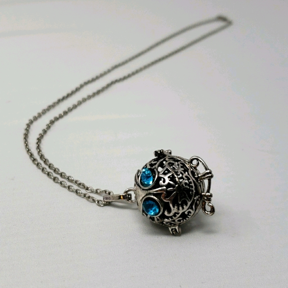 Aromatherapy necklace